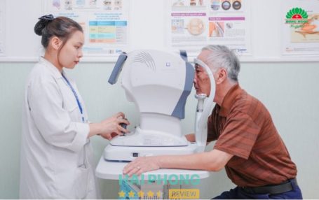 Sự suy giảm sức khỏe toàn thân ở tuổi già có tác động trực tiếp đến hệ thống mạch máu và thần kinh mắt.