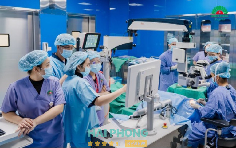 Hội chẩn đa chuyên khoa giúp các bác sĩ đánh giá bức tranh sức khỏe tổng thể, từ đó đưa ra hướng điều trị phù hợp nhất.